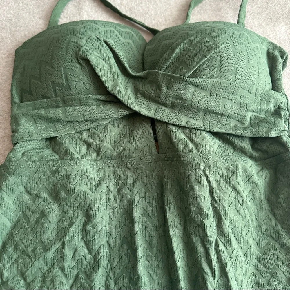 NWT CUPSHE One Piece Swimsuit Wrapped Back Cut Out Molded Cups green size L - Picture 2 of 4